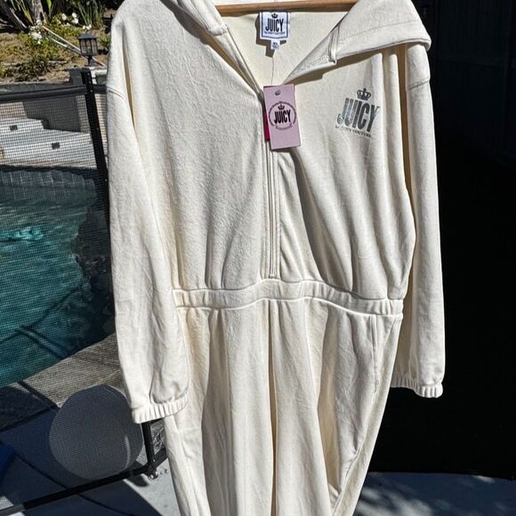 Y2K · Velour Revival · Luxe · Celebrity Off-Duty · Cozycore - Picture 2 of 10